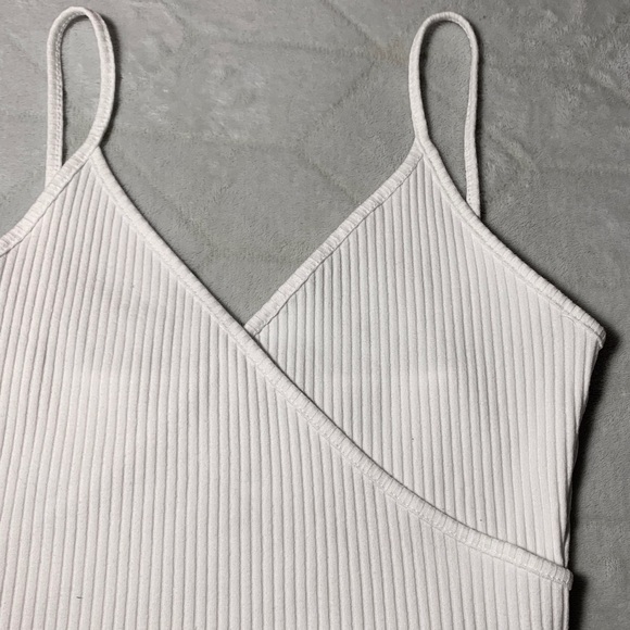 🔴SOLD🔴 White Ribbed Crop Top - Picture 4 of 7